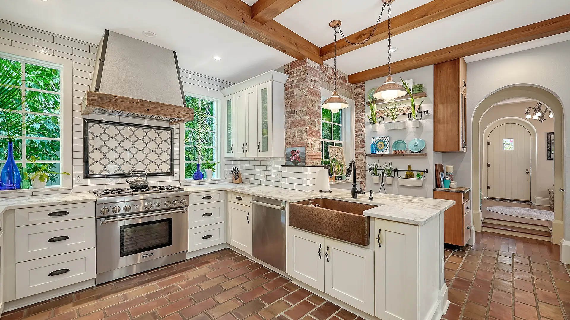 547 N Shore Dr Kitchen