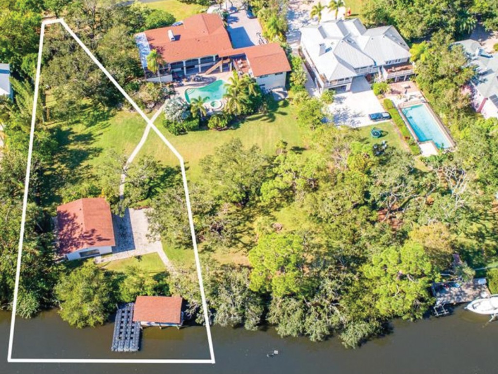 SECLUDED OLD FLORIDA LOT ON PHILLIPPI CREEK