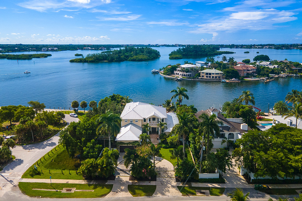 Summer House | 600 Wedge Country Club Shores Longboat Key Florida Bev Murray