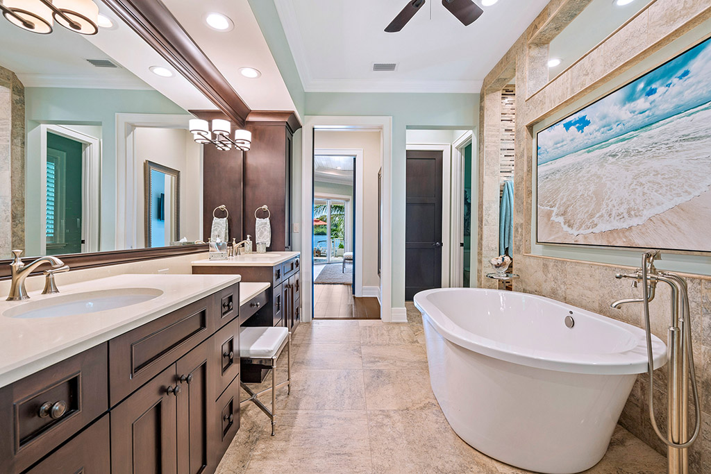 Summer House | 600 Wedge Country Club Shores Longboat Key Florida Bev Murray