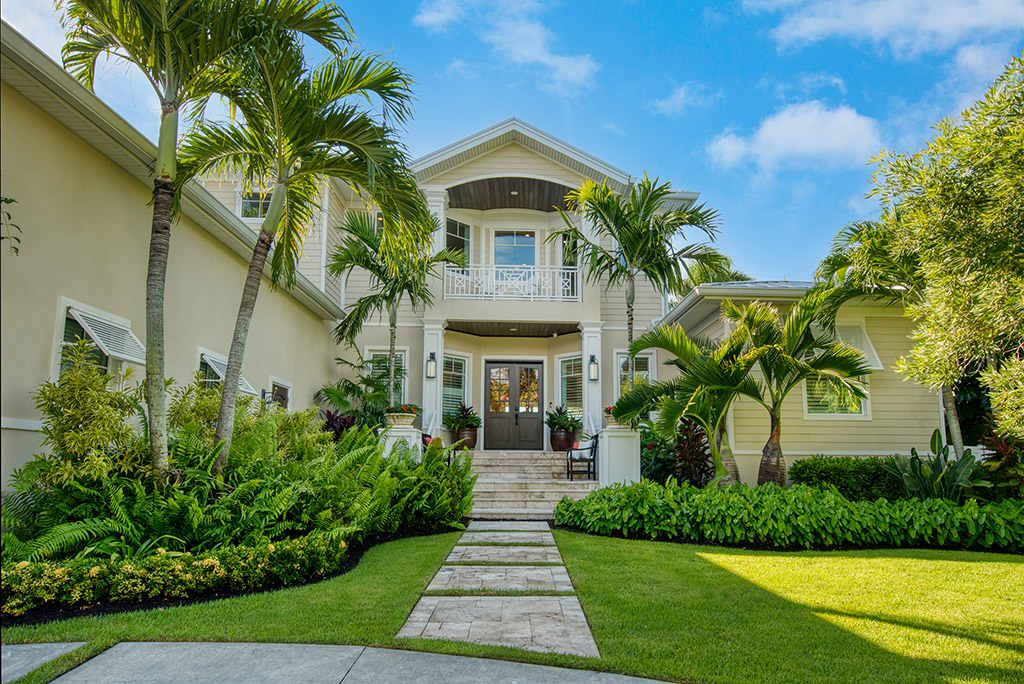 Summer House | 600 Wedge Country Club Shores Longboat Key Florida Bev Murray