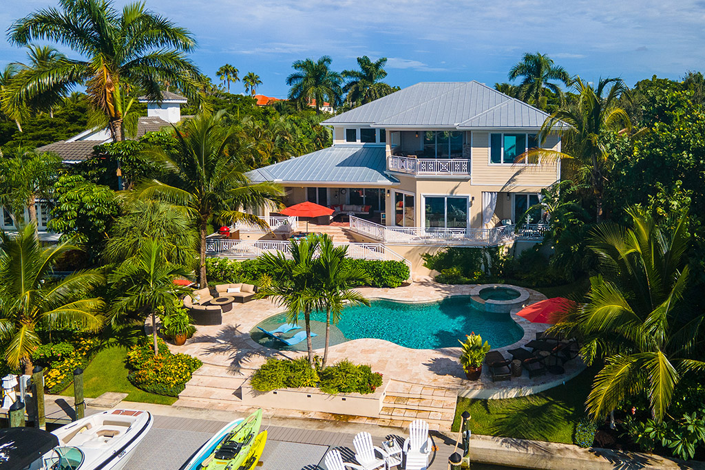 Summer House | 600 Wedge Country Club Shores Longboat Key Florida Bev Murray